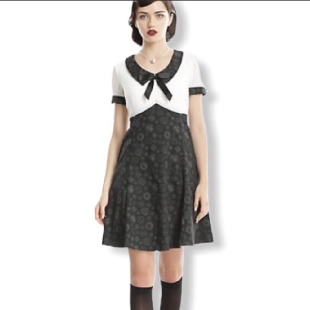 fantastic beasts dress and bow, size MD